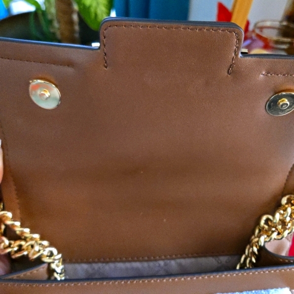 Live Show TONIGHT🎉LAST CHANCE🎁 Enter to WIN- MK Crossbody Bag NWT - Picture 16 of 16